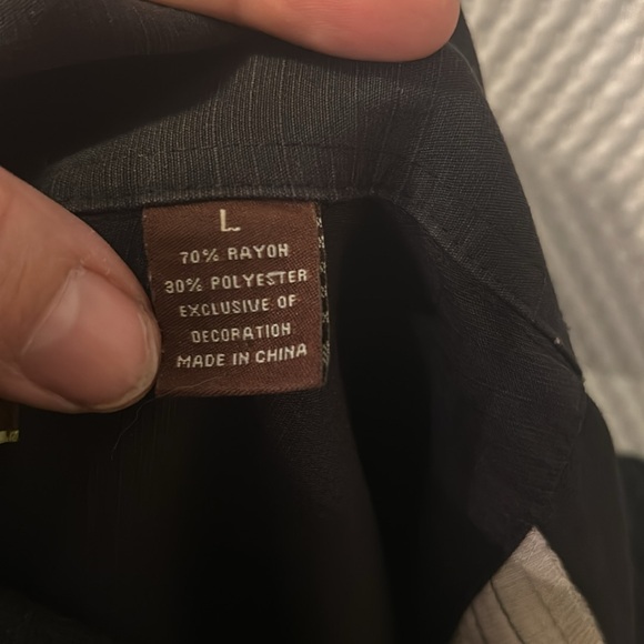 Cubavera large short sleeved button down gently used - Picture 8 of 9